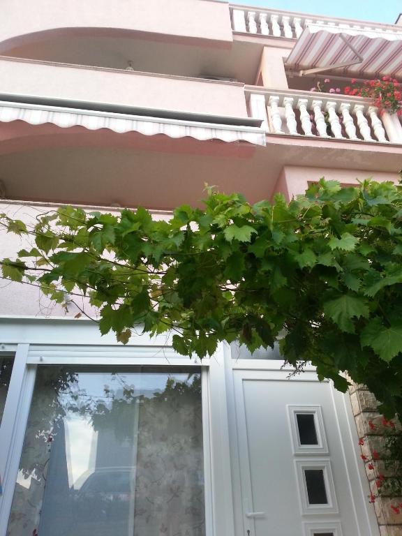 Apartment Lucija *